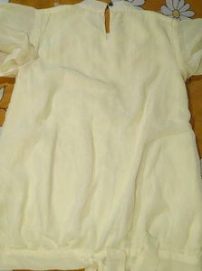 Vintage Lace And Pearl Roung NeckTop