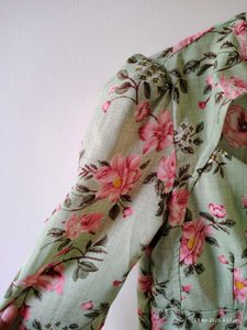 FLORAL BEAUTIFUL ❤️ TOP(Size:S)