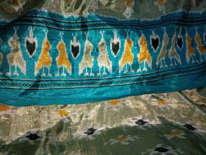Green &amp; Gold Patterned Silk Fabric Saree