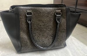 thia black leather handbag