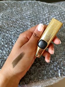 loreal paris  Metallic lipstick (noir star 632)
