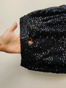 🖤 Black Sequin Crop Top – Party-Ready &amp; Sparkly A