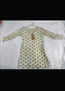 Combo Of Short Kurti &amp; Scarf