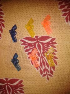 Plastic Toy Locket(Gun/6 Piss/Multi Colour)💐