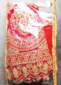 Red Lahange Choli Dupatta M Size
