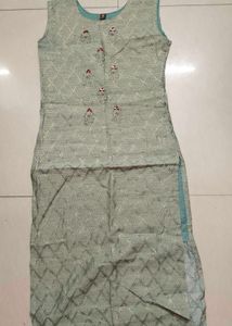 Embroidered Sleeveless Kurti
