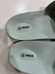 max Women Pastel Solid Sliders