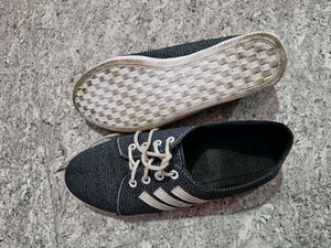 Women&#39;s casual shoe size 39