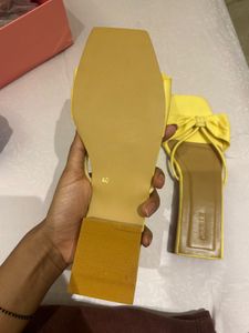 new and unused Cute Yellow Bow Sandals