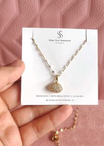 Gold Shell Necklace