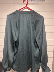 H&amp;M bottle Green Balloon Sleeved Top