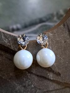 Pearl Earring With White Stone