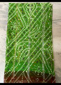 green bhandej print saree☘️