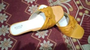 Yellow Knot Slides - Size 9