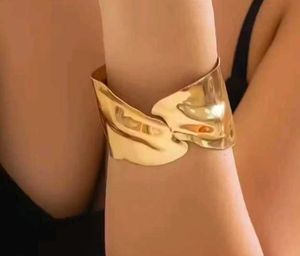Leaf Style Cuff✨