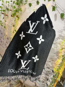 Louis Vuitton Black/White Amazingly Soft😍