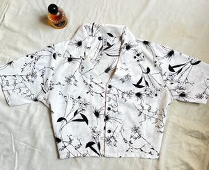 Crop Shirt🖤🤍
