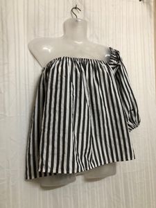 White One Side Sleeve Stylish Tops
