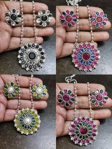 Beautiful Floral Pendant & Earring Set