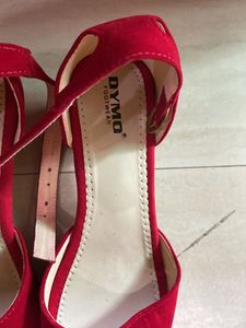 Lv Red Pointed Toe Heels , Stylish Colour Heel