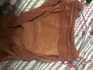 Off shoulder bodycon dress.