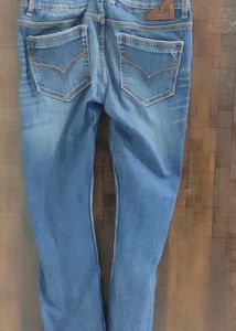 FLYING MACHINE JEANS.... 32 size