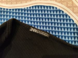 Zara Wide neck full sleeve black ribbed top