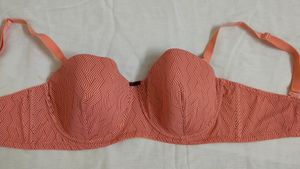 Underwire Padded Bra.