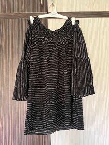 Off-shoulder Black Top