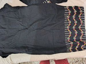 Embroidered Kurta Set With Pant