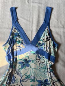 V-neck Blue And White Floral Print Dress