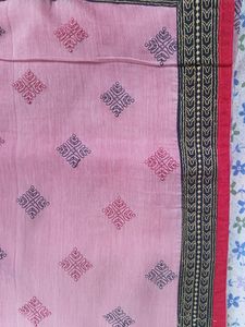 Cotton Saree. Perfect Condition. Quality is Amazing. Has Good Shine And Comes With Blouse.