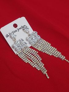 Beautiful Ad And rhinestone earrings