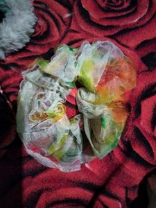 2 Scrunchies