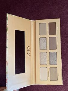 Highlighter &amp; Eyeshadow Combo.