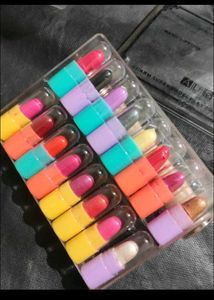 16 Mini Lipstick Set / Eyeshadow