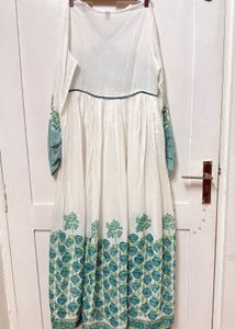 Elegant White &amp; Green Kurta Set