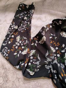 Black Floral 🌺🍃🌷🍀Top