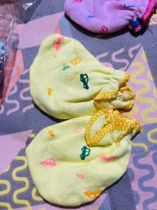 Set Of 6 Baby Mittens &amp; 2 Socks