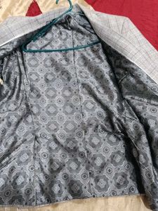 Men&#39;s Light Gray Plaid Blazer