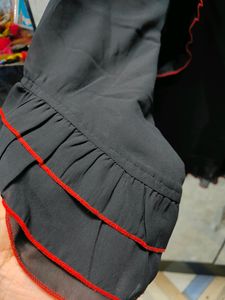 Black Ruffle Top🖤