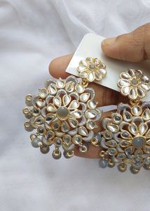 PASTEL GREY KUNDAN &amp; PEARLS DANGLER 🎀