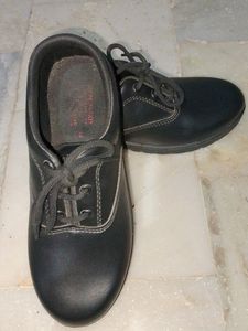 Lakhani School Shoes 👟 For Boys, Size 5 No.