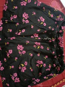 Black Colour Ladies Short Pant