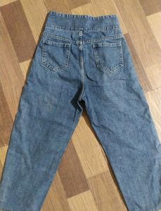 Trendy Cropped Jeans!!