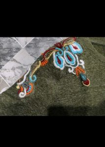 ✅ZARA&#39;s Embroidered Olive Green Top✅