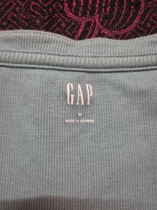 GAP V-Neck Tee
