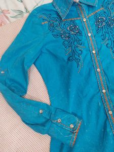 2000&#39;s Embroidered Button-Down Top