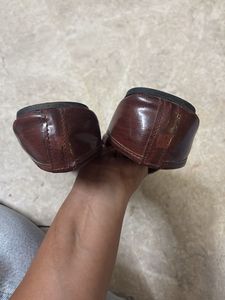 Brown Peacock Jutti