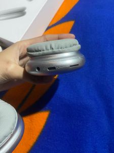 Apple Airpod Max Model With Charger